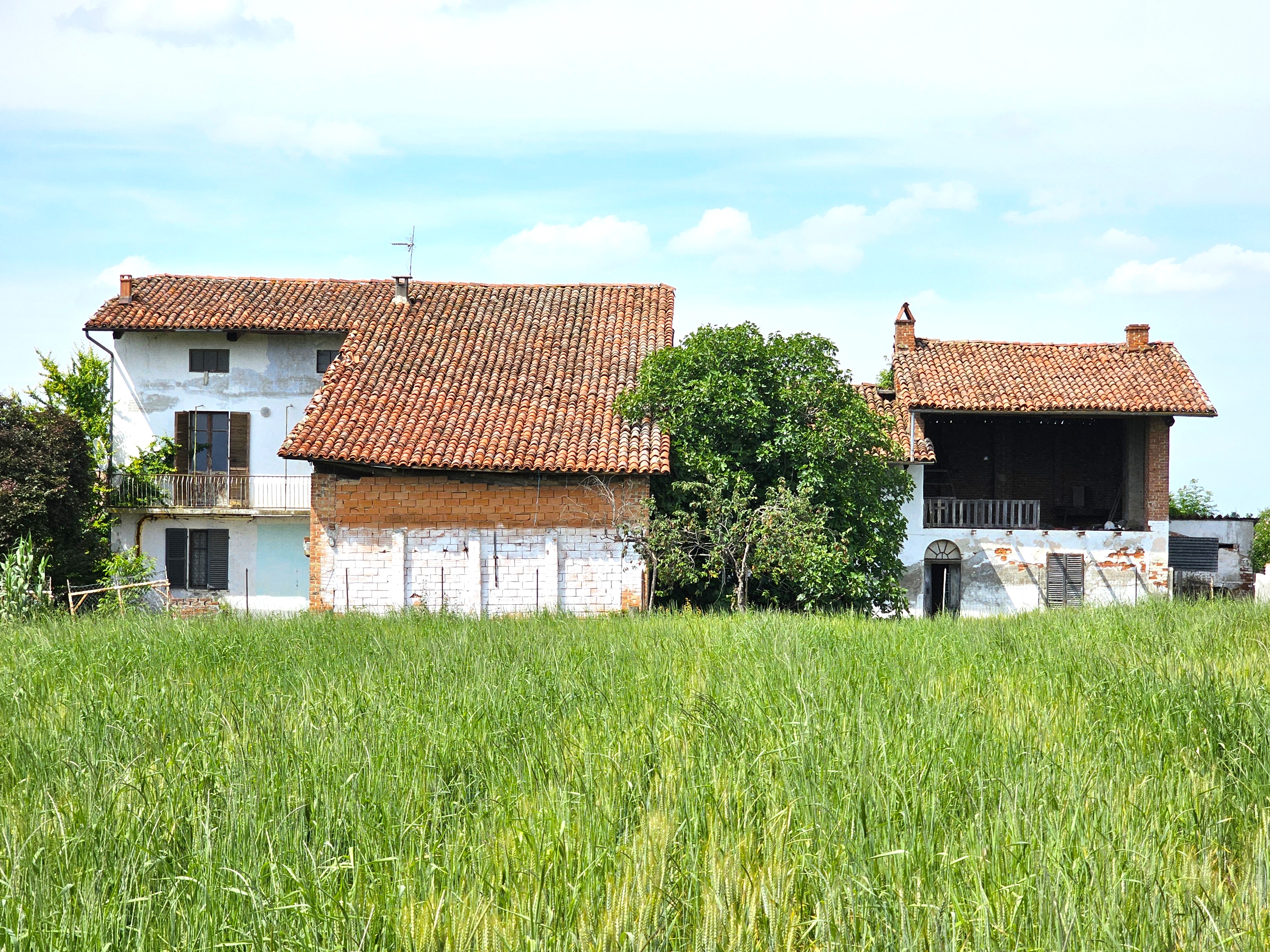 CASA RUSTICA DA RISTRUTTURARE TRA CARRU’ E TRINITA’